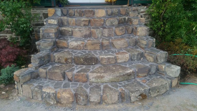Natursteintreppe_rund_000